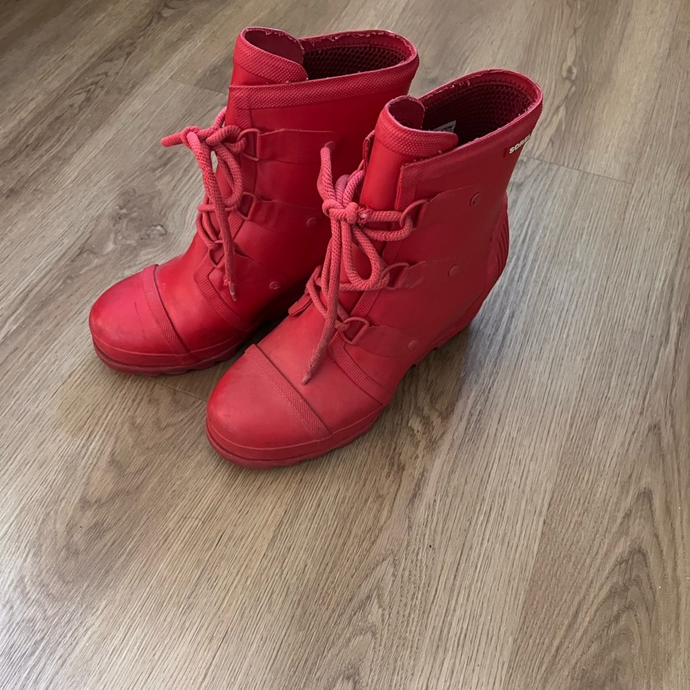Chic Red Lace-Up Women's Boots